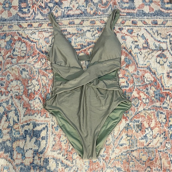 Becca Rebecca Virtue Ballerina One Piece Swimsuit in Green SZ M NWOT - Picture 2 of 5
